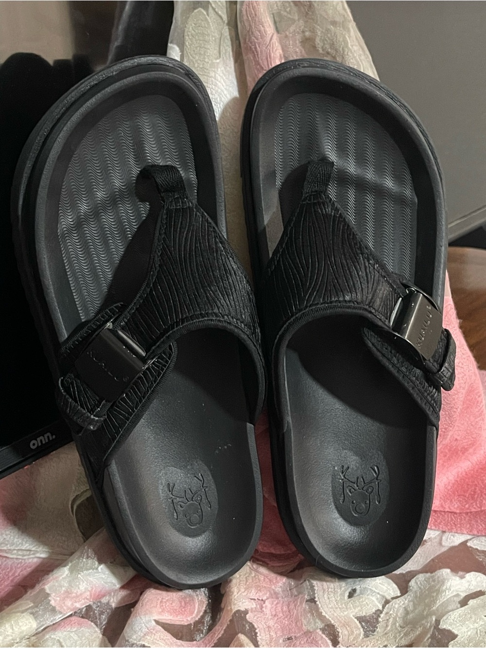 KauiLu thong comfort sandals black size 9